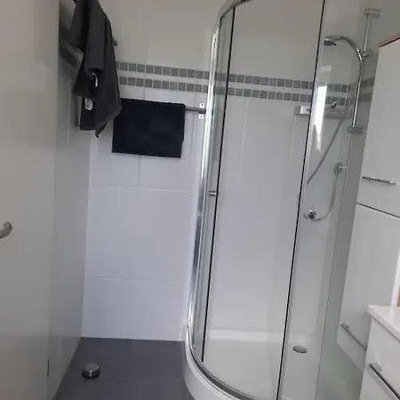 Stilvolle 2-zimmer-wohnung, 75qm In Apartment *
